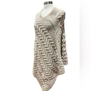 NWOT Kilronan 100% merino wool poncho